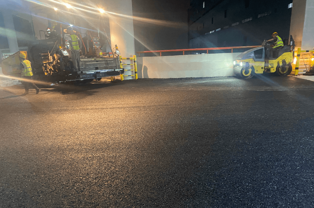 深圳国际物流枢纽中心沥青摊铺施工